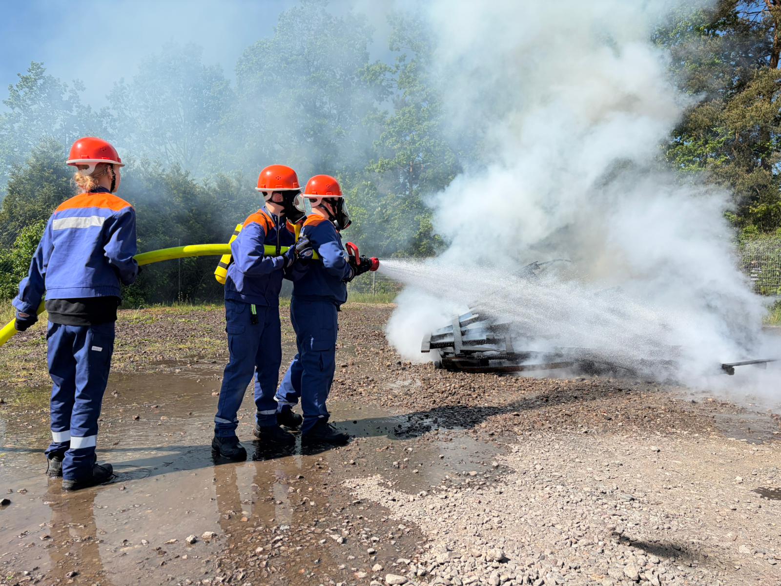 Nachwuchskräfte im 24-Stunden-Dienst: Erfolgreicher Berufsfeuerwehrtag der Jugendfeuerwehr Homburg Mitte
